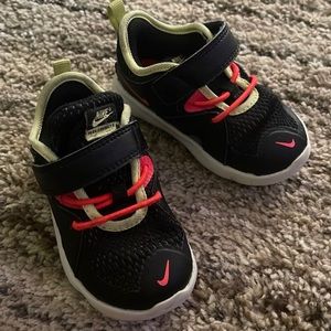 Boys Nike shoes size 6c
